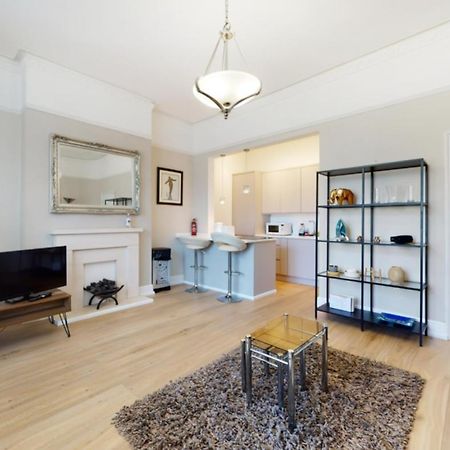 Super 1 Bedroom Flat In Hendon Near Middlesex University With Private Parking Dış mekan fotoğraf
