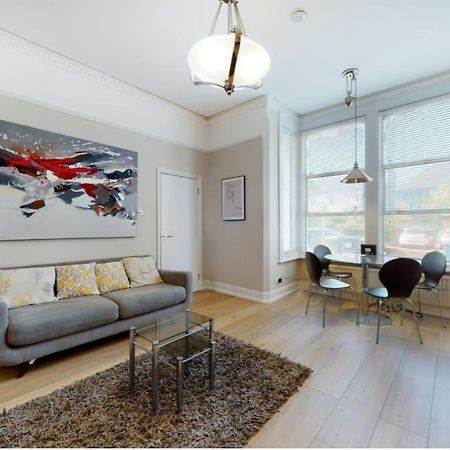 Super 1 Bedroom Flat In Hendon Near Middlesex University With Private Parking Dış mekan fotoğraf