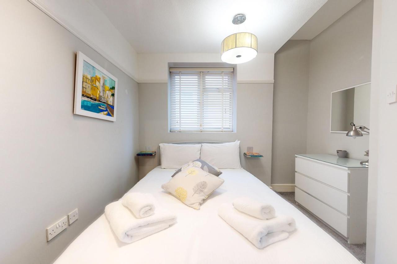 Super 1 Bedroom Flat In Hendon Near Middlesex University With Private Parking Dış mekan fotoğraf