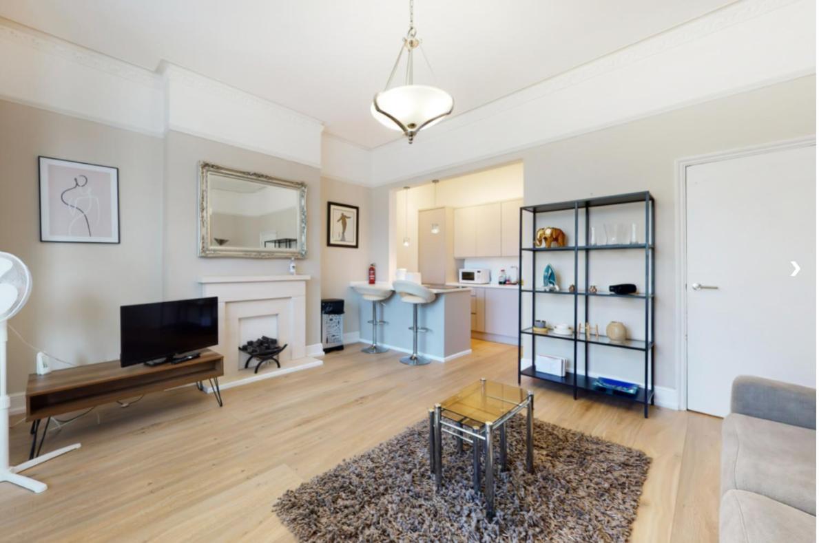 Super 1 Bedroom Flat In Hendon Near Middlesex University With Private Parking Dış mekan fotoğraf