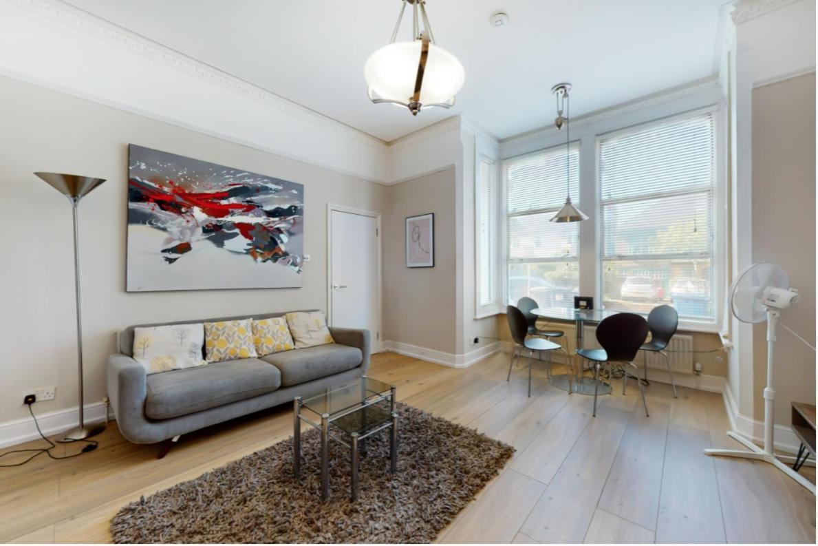Super 1 Bedroom Flat In Hendon Near Middlesex University With Private Parking Dış mekan fotoğraf