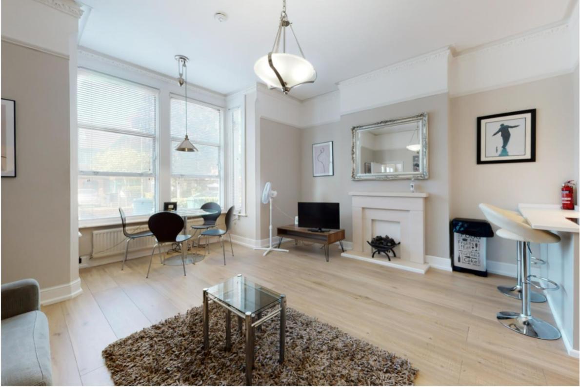Super 1 Bedroom Flat In Hendon Near Middlesex University With Private Parking Dış mekan fotoğraf